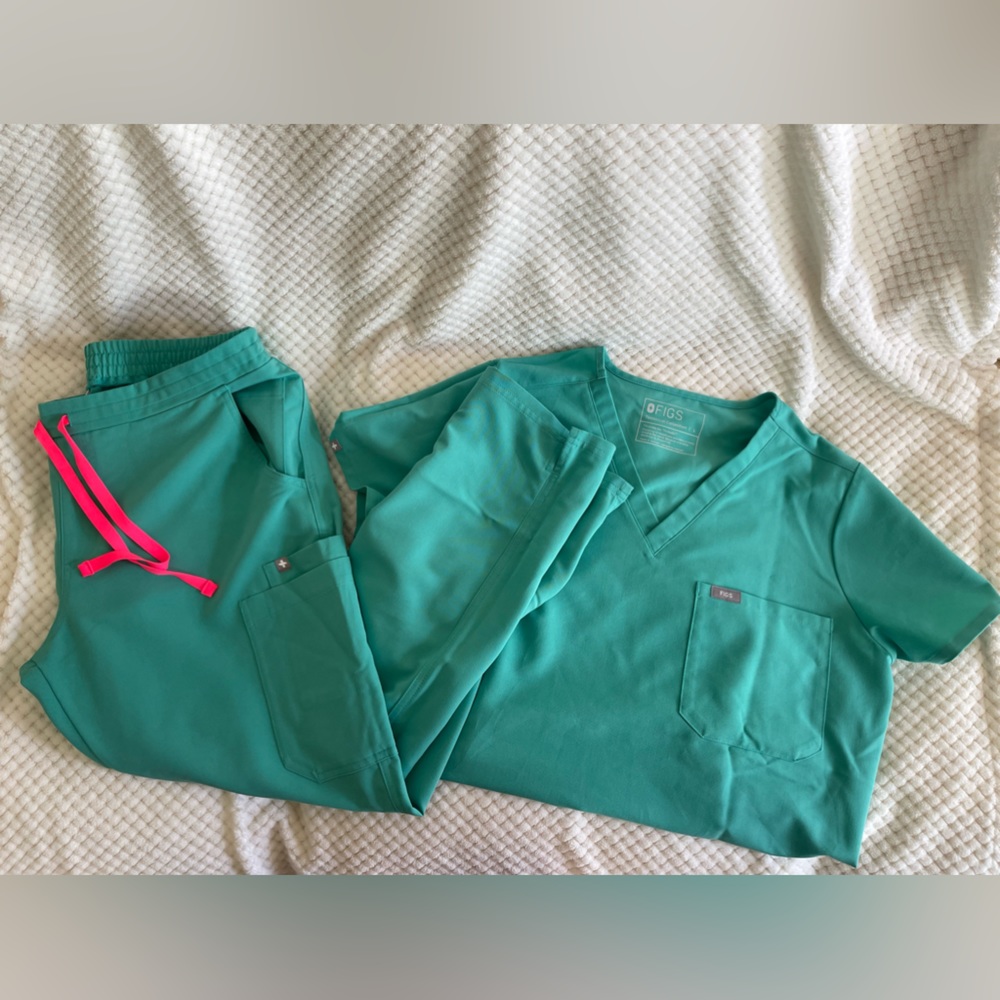 FIGS SCRUBS SET